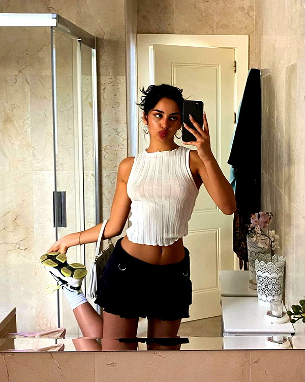 emilia.nia instagram image archive image