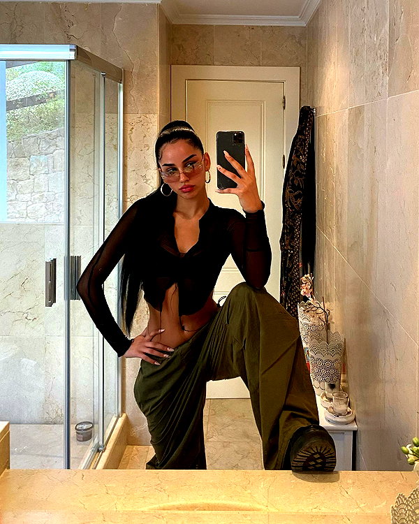 emilia.nia instagram image archive image