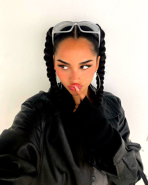 emilia.nia instagram image archive image