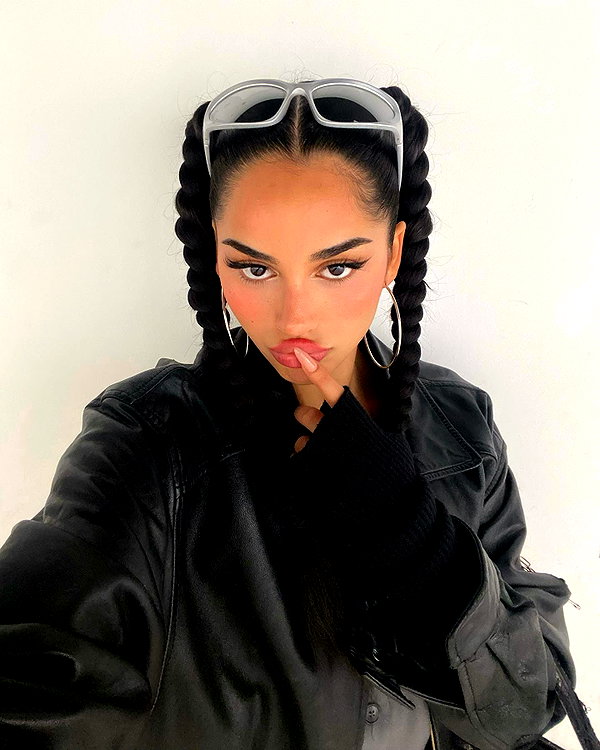 emilia.nia instagram image archive image