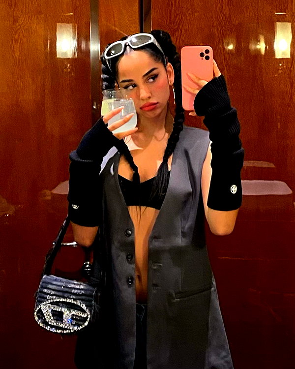 emilia.nia instagram image archive image
