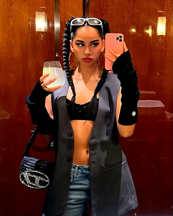 emilia.nia instagram image archive image