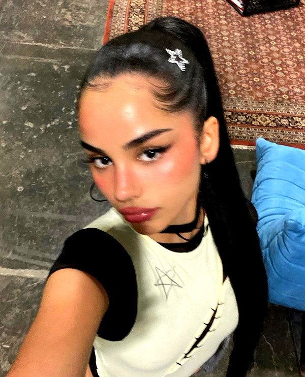 emilia.nia instagram image archive image