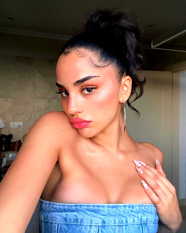 emilia.nia instagram image archive image