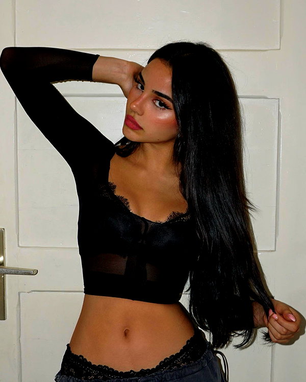 emilia.nia instagram image archive image