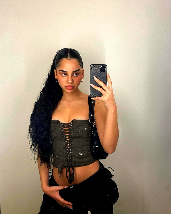 emilia.nia instagram image archive image