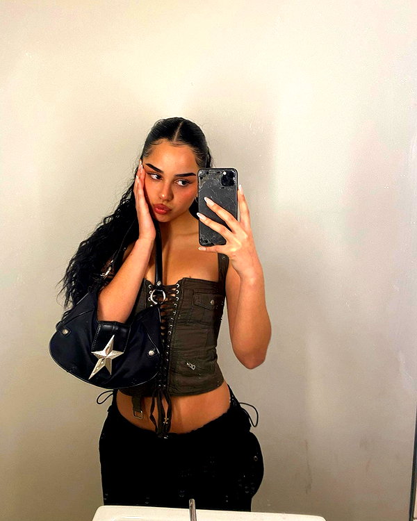 emilia.nia instagram image archive image