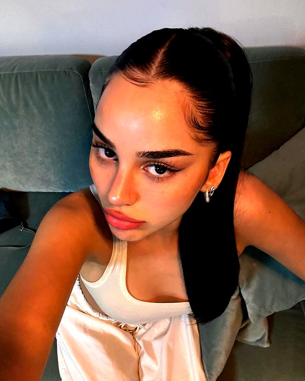 emilia.nia instagram image archive image