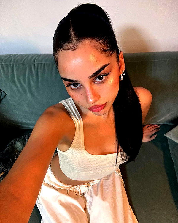 emilia.nia instagram image archive image
