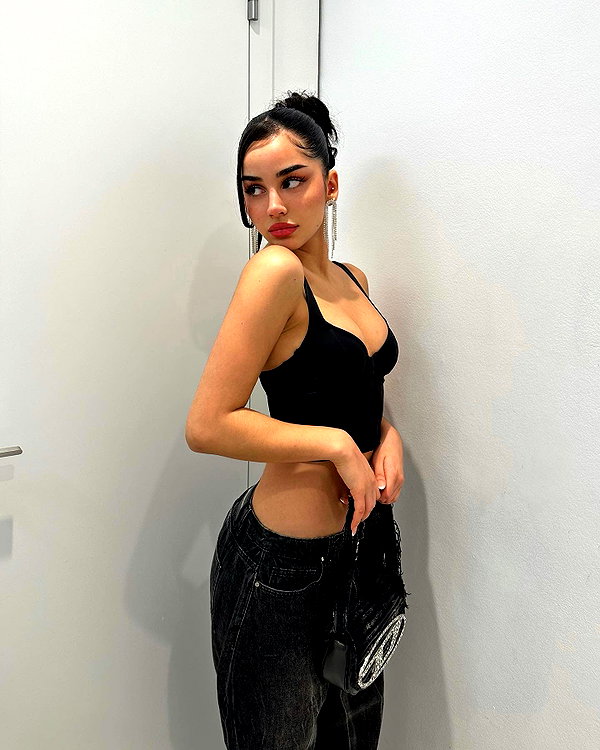 emilia.nia instagram image archive image