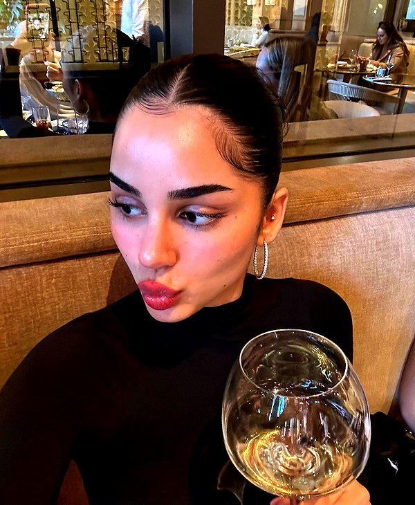 emilia.nia instagram image archive image