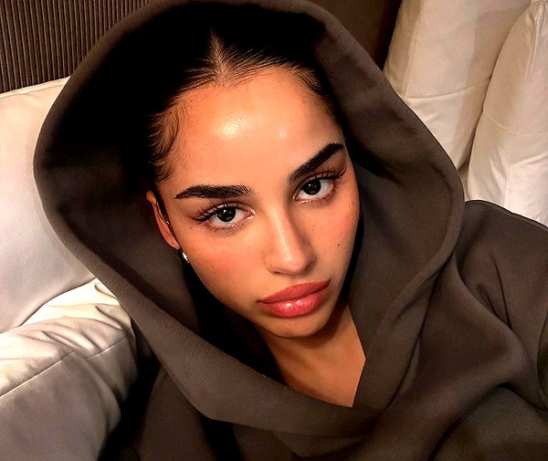 emilia.nia instagram image archive image