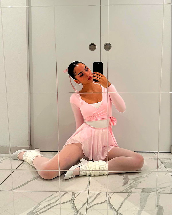 emilia.nia instagram image archive image