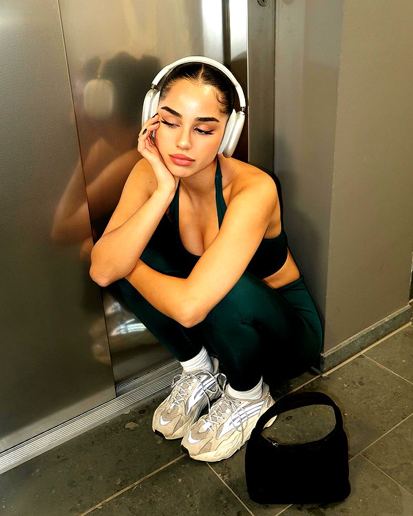 emilia.nia instagram image archive image