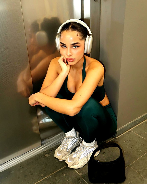 emilia.nia instagram image archive image
