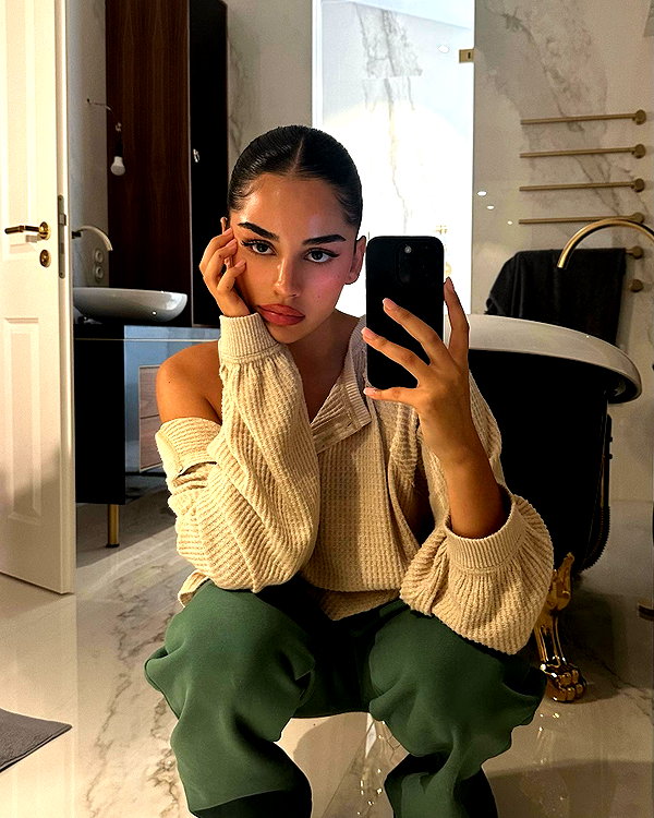 emilia.nia instagram image archive image