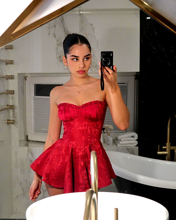 emilia.nia instagram image archive image
