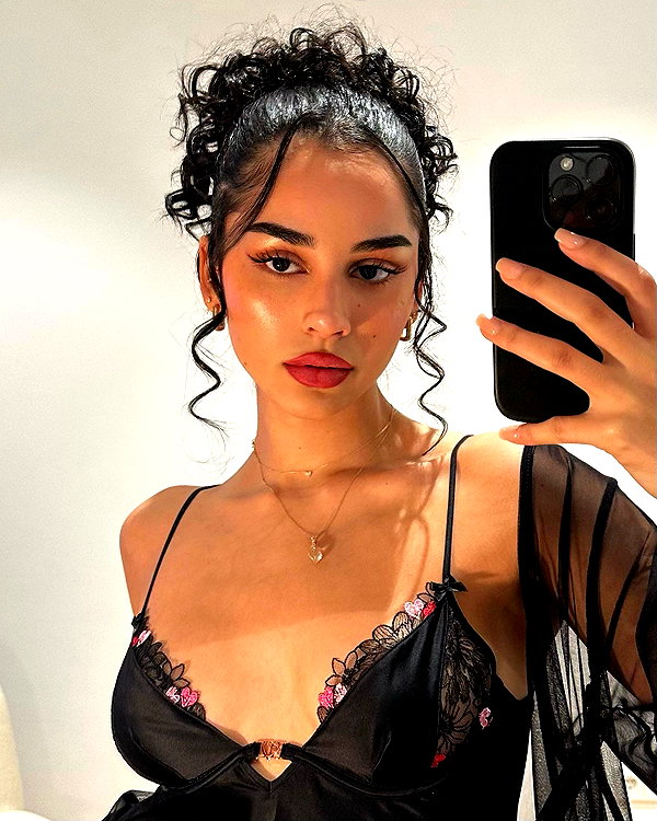 emilia.nia instagram image archive image