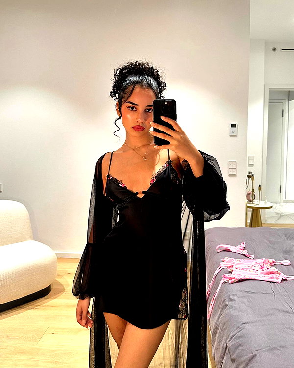emilia.nia instagram image archive image