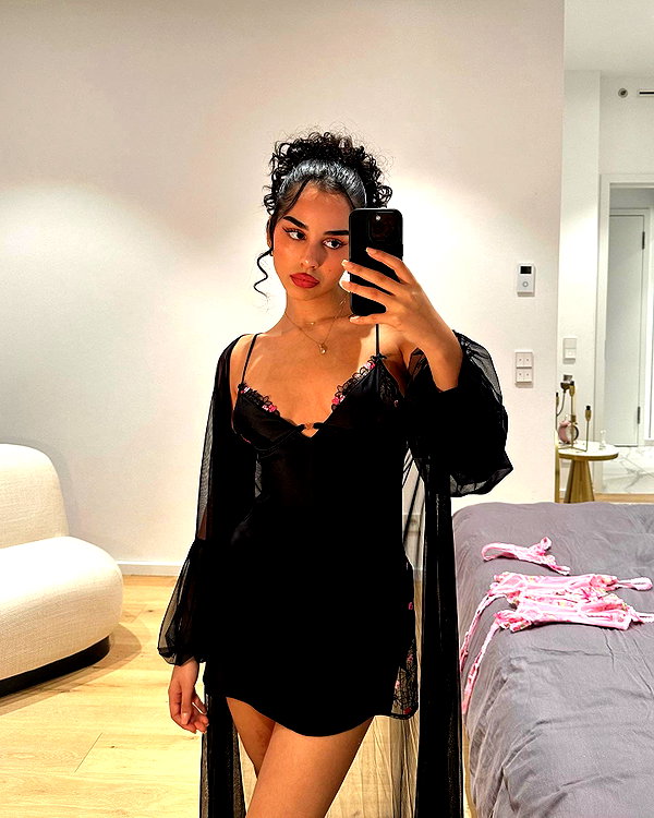 emilia.nia instagram image archive image