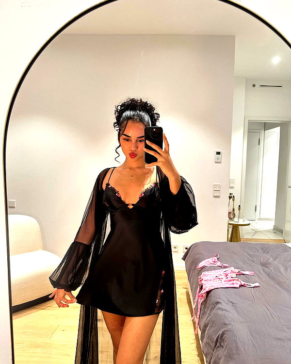 emilia.nia instagram image archive image