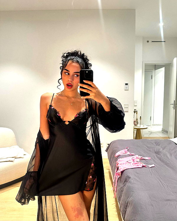 emilia.nia instagram image archive image