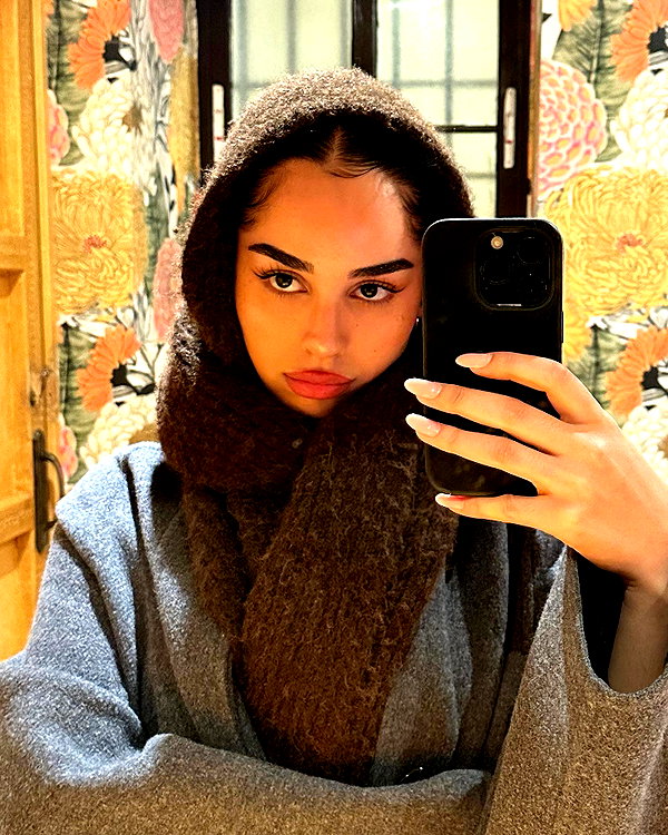 emilia.nia instagram image archive image