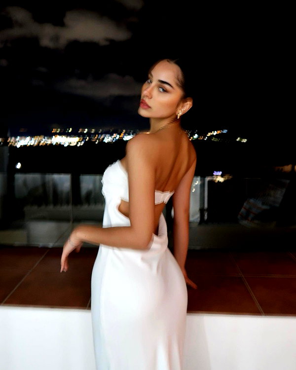 emilia.nia instagram image archive image
