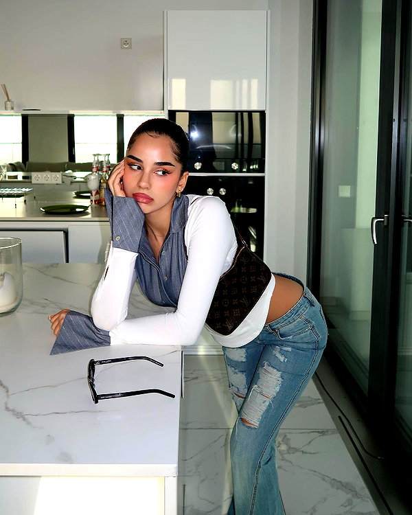 emilia.nia instagram image archive image