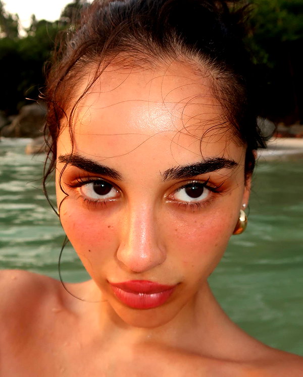 emilia.nia instagram image archive image