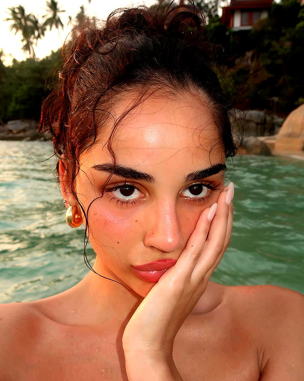 emilia.nia instagram image archive image