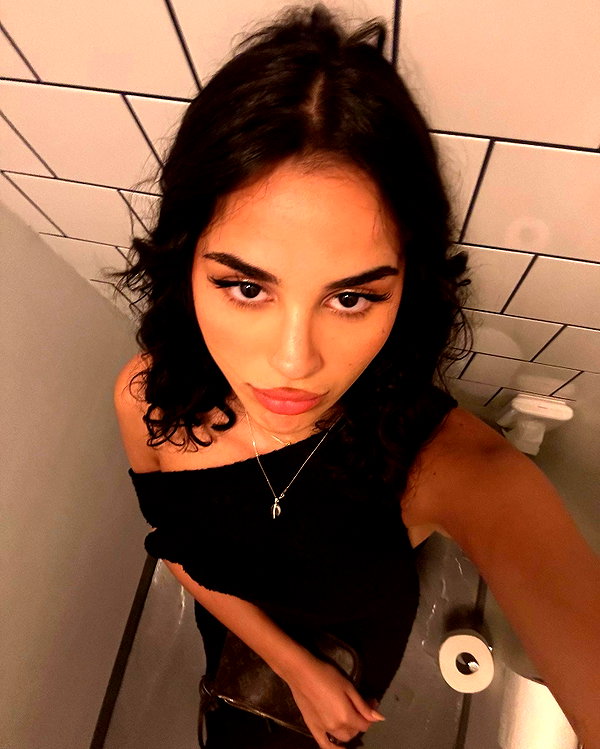 emilia.nia instagram image archive image