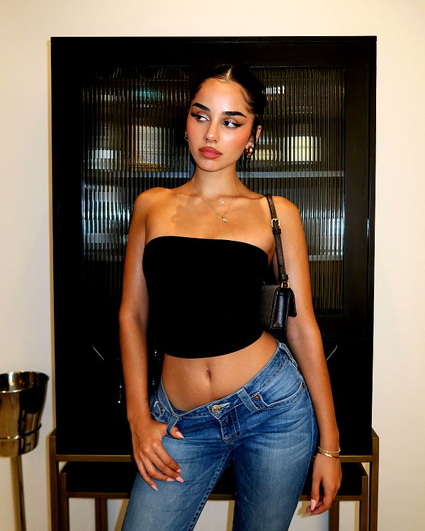 emilia.nia instagram image archive image