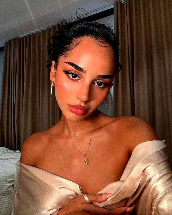 emilia.nia instagram image archive image