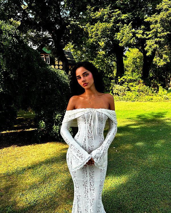 emilia.nia instagram image archive image