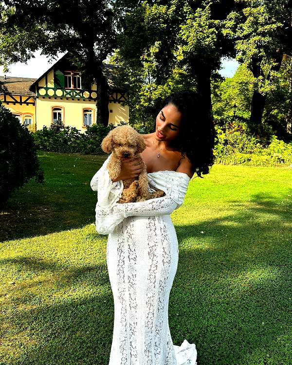 emilia.nia instagram image archive image