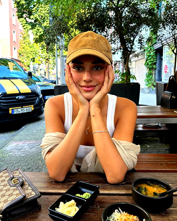 emilia.nia instagram image archive image