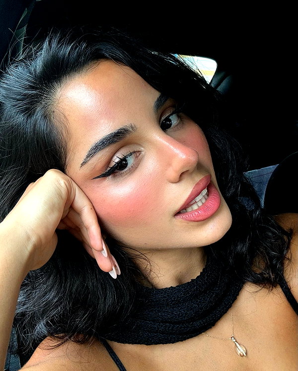 emilia.nia instagram image archive image