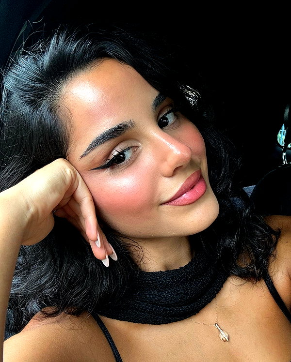emilia.nia instagram image archive image