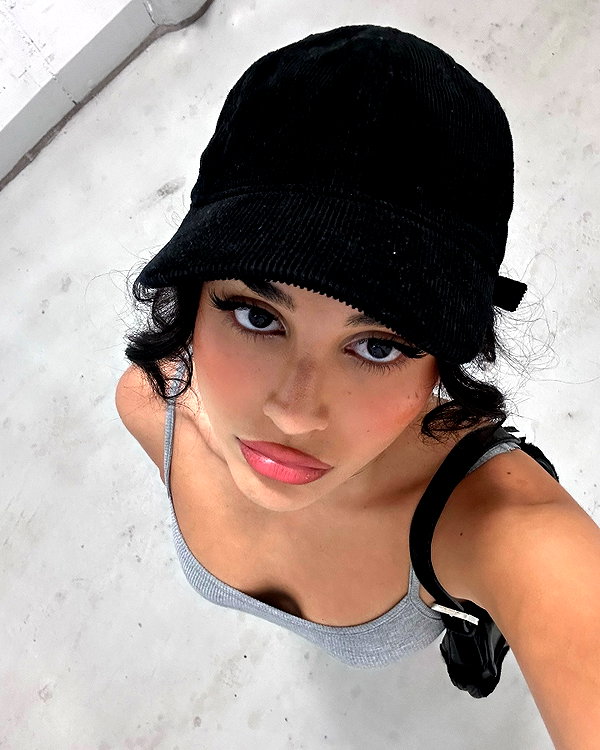 emilia.nia instagram image archive image