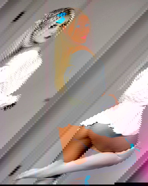 emxllouise2 image ~ Altpins