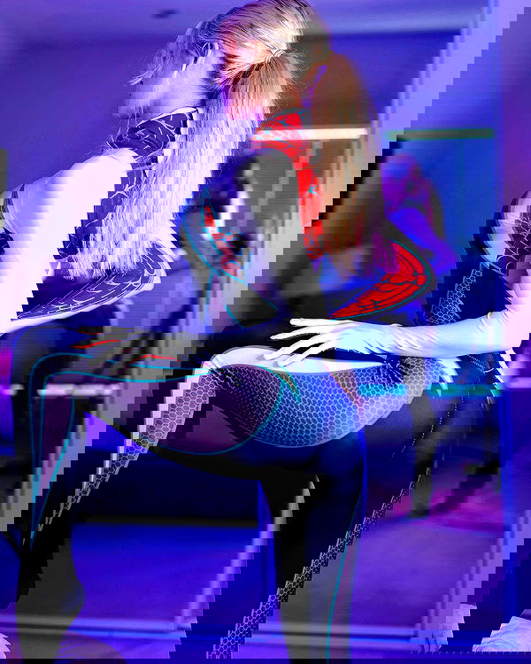 emxllouise2 image ~ Altpins