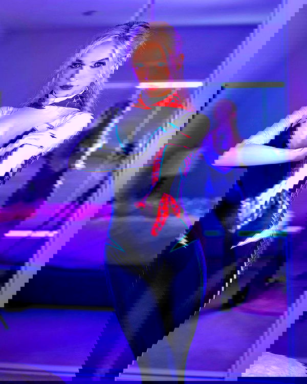 emxllouise2 image ~ Altpins