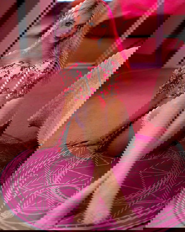 emxllouise2 image ~ Altpins