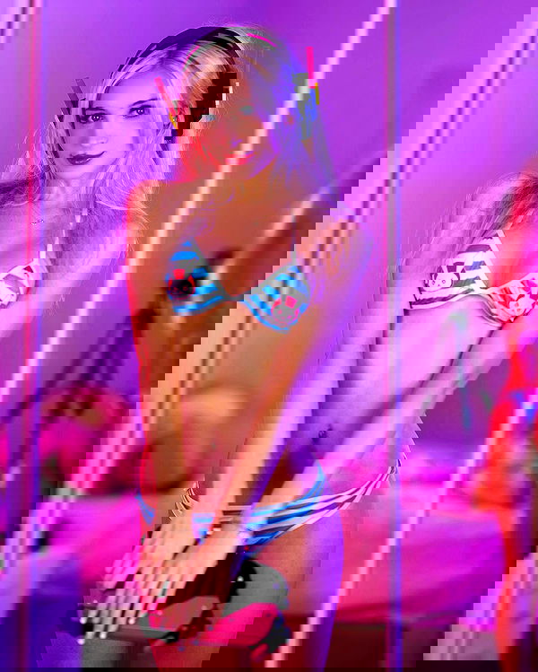 emxllouise2 image ~ Altpins