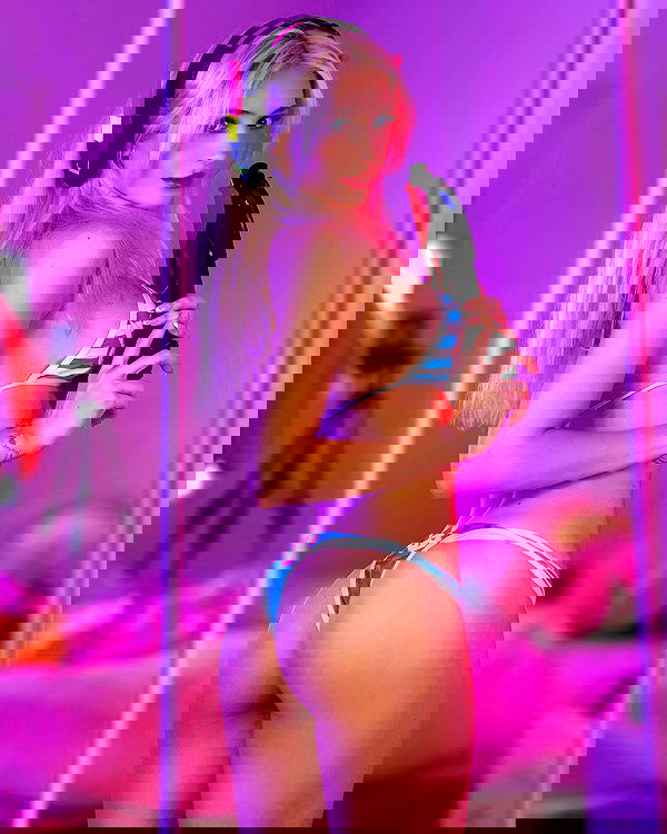 emxllouise2 image ~ Altpins