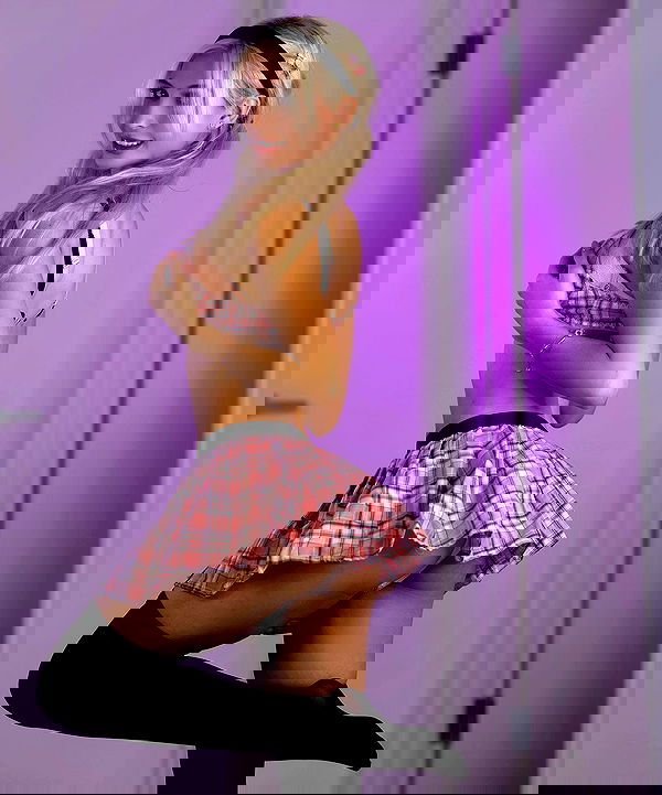 emxllouise2 image ~ Altpins