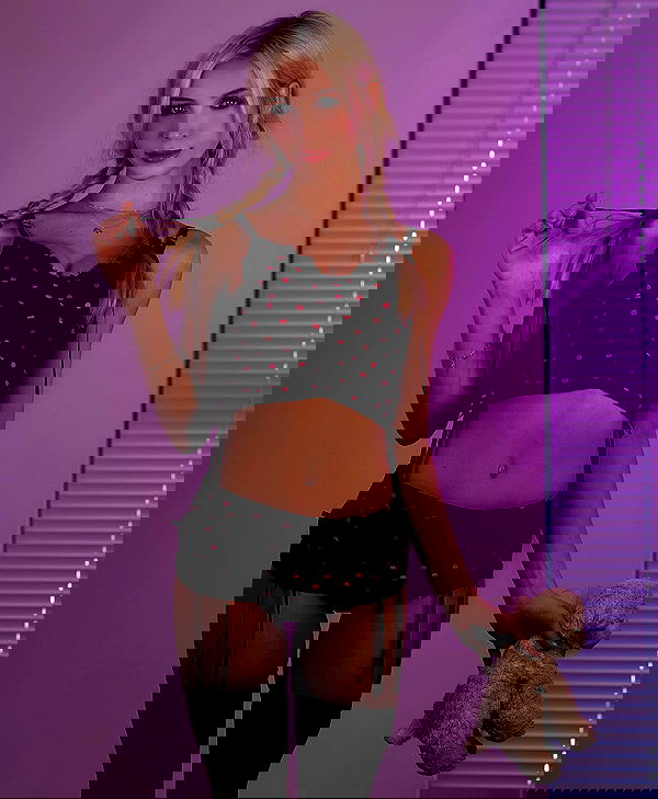 emxllouise2 image ~ Altpins