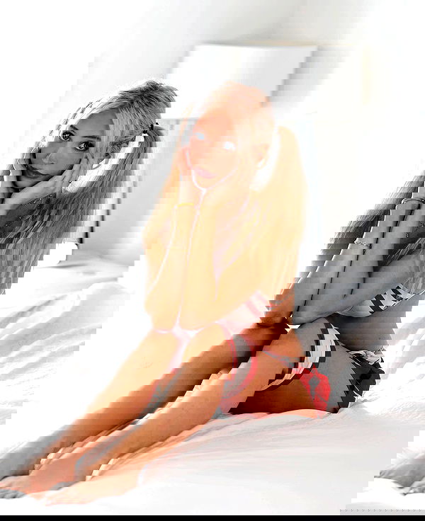 emxllouise2 image ~ Altpins