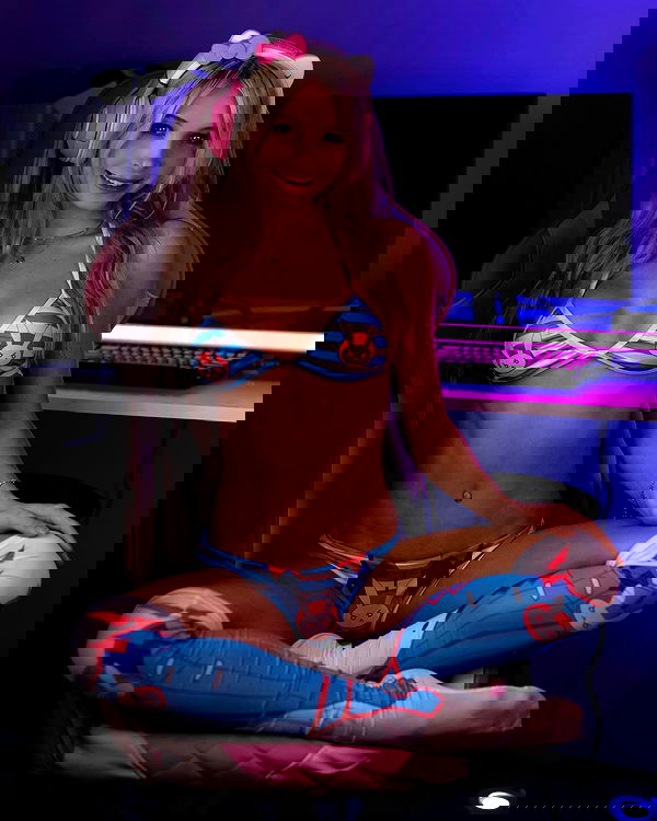 emxllouise2 image ~ Altpins